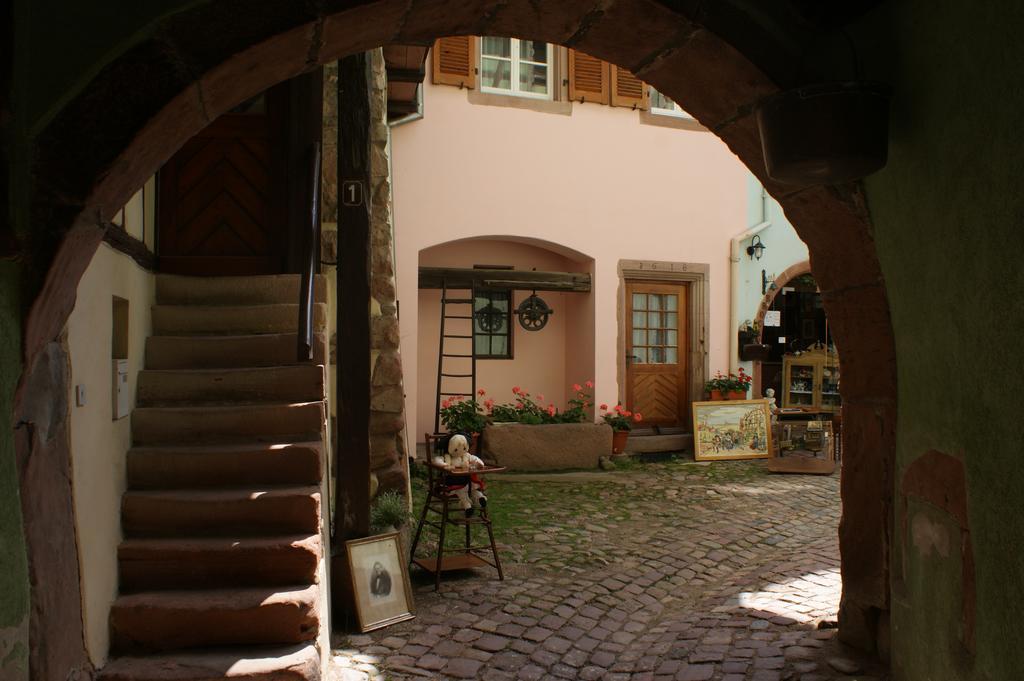 Location "Charme" Apartment Riquewihr Ruang foto